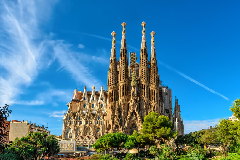 Thánh đường Sagrada Família (Tây Ban Nha): Sagrada Família là biểu tượng nổi tiếng của Tây Ban Nha với lối kiến trúc kết hợp giữa Gothic truyền thống và Art Nouveau hiện đại. Đây được xem là kiệt tác của kiến trúc sư nổi tiếng Antoni Gaudí. Ông đã dồn hết tâm huyết và sự sáng tạo của mình trong suốt 42 năm để thực hiện. Ảnh: Lonely Planet. 4 nhà thờ có kiến trúc độc đáo trên thế giới