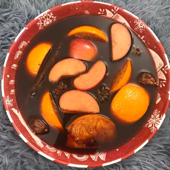 5 phút làm rượu vang thảo quả đơn giản, ấm bụng cho lễ Giáng sinh