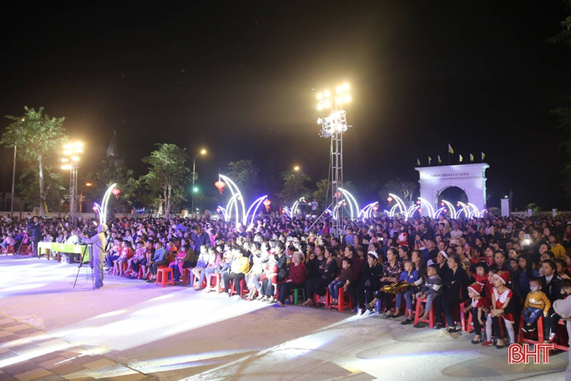 Đêm Giáng sinh rực rỡ, an lành trên khắp miền quê Hà Tĩnh