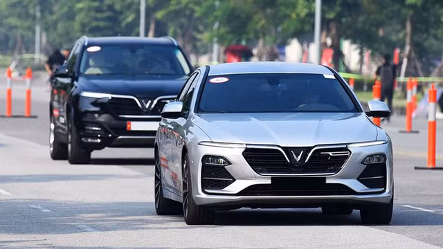 Mua xe hạng sang chưa bao giờ dễ đến thế