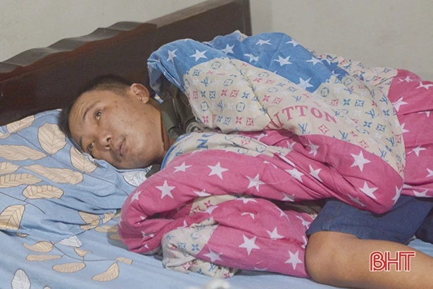 “Sao ông trời bất công, bắt cả chồng và con tôi cùng chịu bệnh hiểm nghèo”