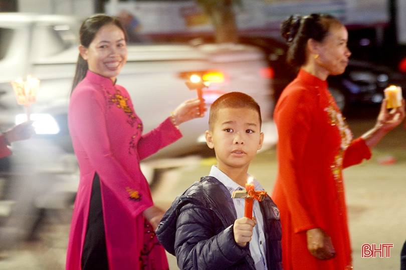 Đêm Giáng sinh rực rỡ, an lành trên khắp miền quê Hà Tĩnh