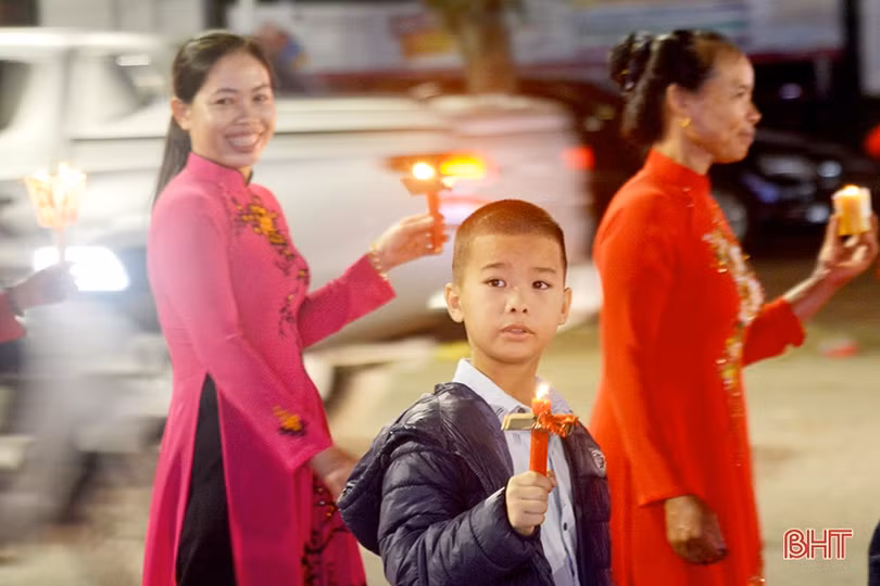 Đêm Giáng sinh rực rỡ, an lành trên khắp miền quê Hà Tĩnh