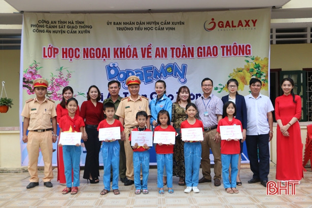 “Doremon với an toàn giao thông” đến với gần 400 học sinh tiểu học Cẩm Vịnh