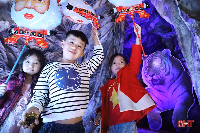 Nghi Xuân rực rỡ ánh đèn đón Giáng sinh