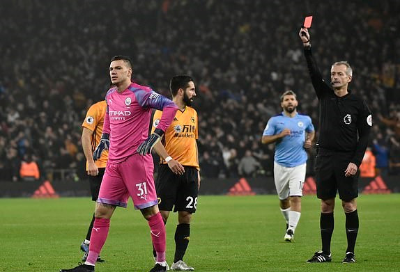 Man City thua ngược Wolverhampton sau khi dẫn 2 bàn