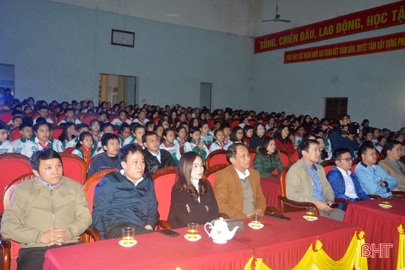 Học sinh TX Kỳ Anh sinh hoạt ngoại khóa “Chung tay bảo vệ môi trường”