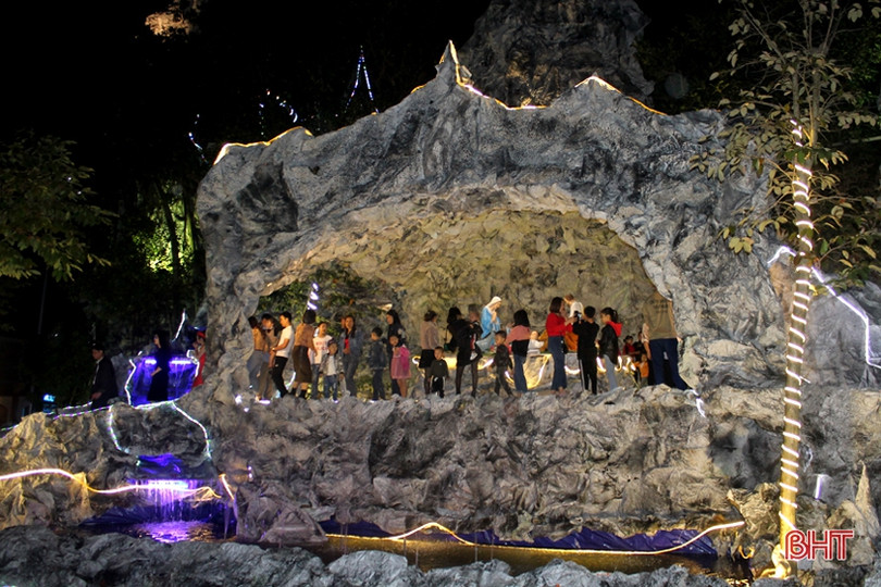 Đêm Giáng sinh rực rỡ, an lành trên khắp miền quê Hà Tĩnh