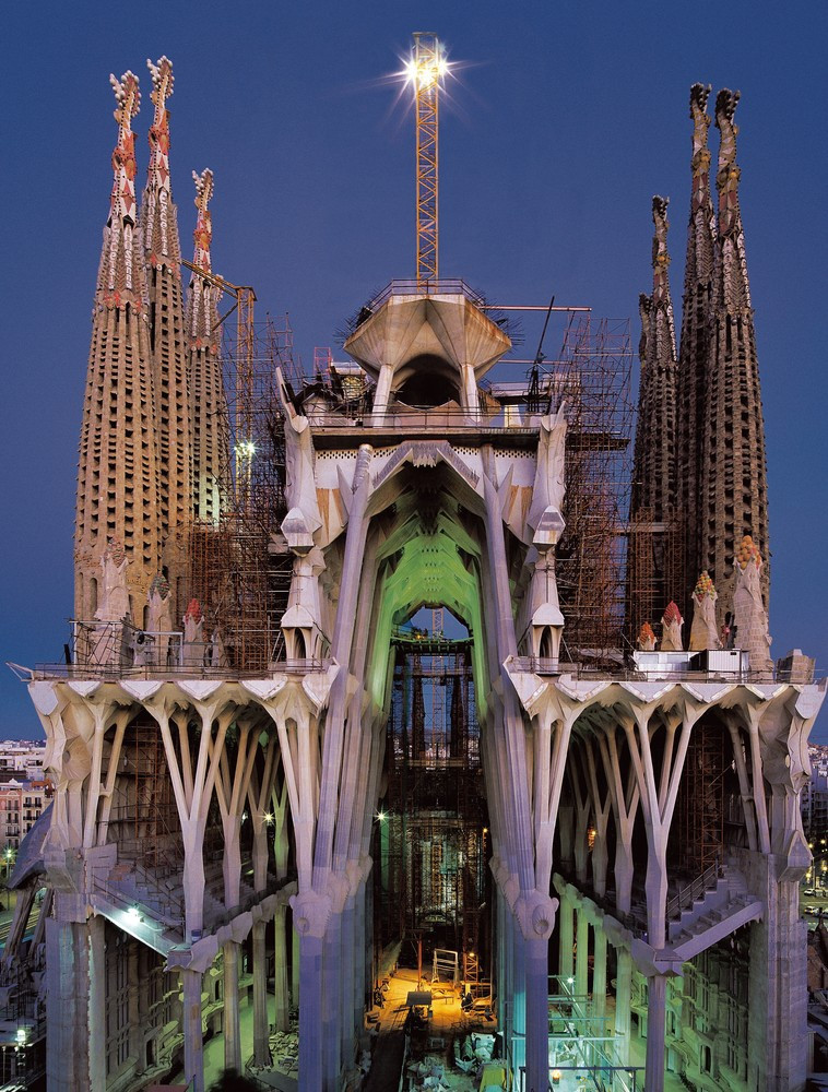 Thánh đường Sagrada Família nổi tiếng vì là nhà thờ duy nhất trên thế giới có thời gian xây hơn một thế kỷ. Công trình được khởi công từ năm 1882, đến nay, sau 137 năm, nhà thờ vẫn chưa hoàn thiện. Ảnh: Archdaily, Pixabay. 4 nhà thờ có kiến trúc độc đáo trên thế giới