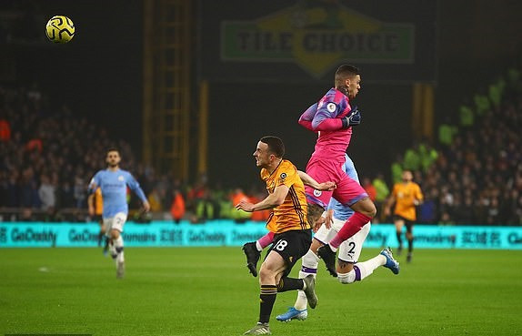 Man City thua ngược Wolverhampton sau khi dẫn 2 bàn