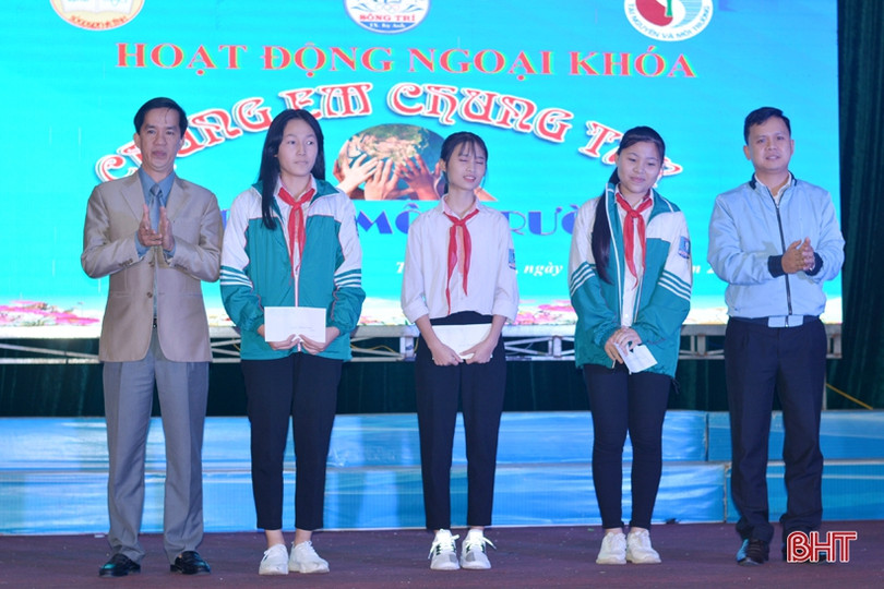 Học sinh TX Kỳ Anh sinh hoạt ngoại khóa “Chung tay bảo vệ môi trường”