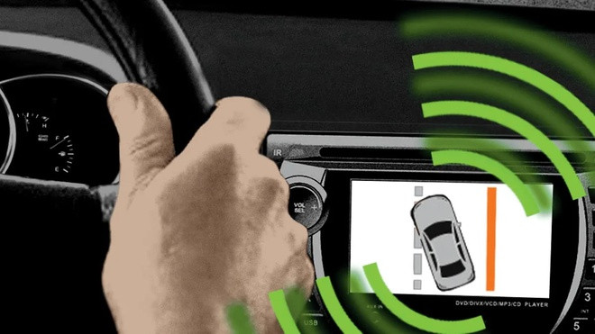 Trợ giúp giữ làn là tính năng thông dụng trên ôtô hiện nay. Ảnh: Consumer Reports . Ôtô càng hiện đại, tai nạn càng nhiều?