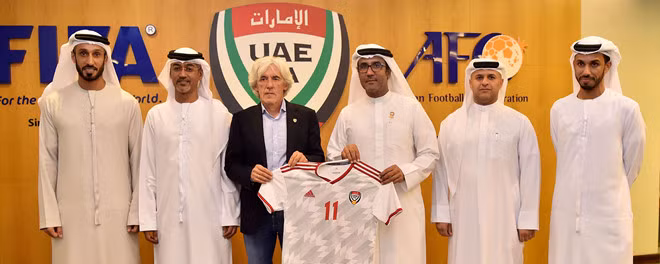 Vòng loại World Cup 2022: Tuyển UAE có HLV mới để tranh ngôi đầu với Việt Nam