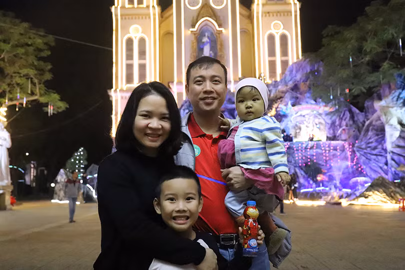 Nghi Xuân rực rỡ ánh đèn đón Giáng sinh