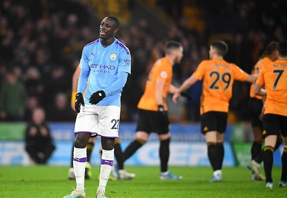 Man City thua ngược Wolverhampton sau khi dẫn 2 bàn
