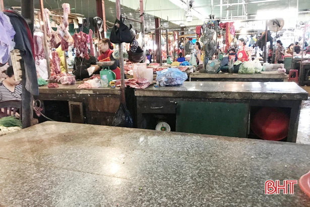 Giá thịt lợn tăng “chóng mặt”, nhiều tiểu thương Hà Tĩnh... “treo quầy”!