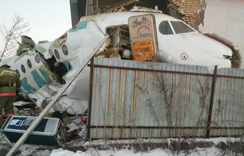 Máy bay chở 100 người rơi ở Kazakhstan ngay sau khi cất cánh