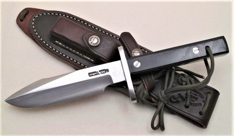 Liên Xô đã phát triển vũ khí gì cho phi công vũ trụ?