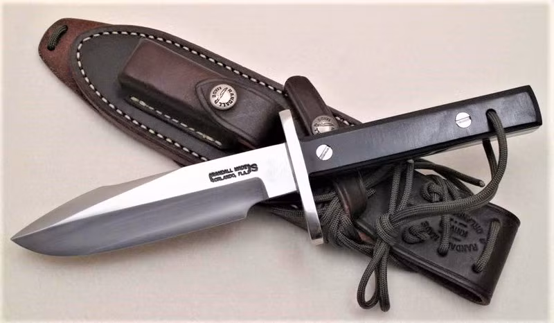 Liên Xô đã phát triển vũ khí gì cho phi công vũ trụ?