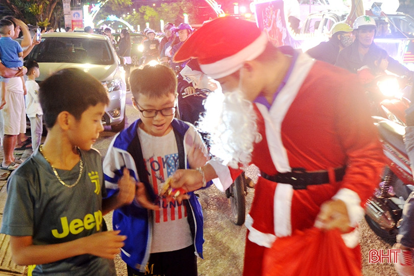 Đêm Giáng sinh rực rỡ, an lành trên khắp miền quê Hà Tĩnh