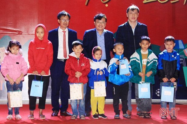 Khai mạc phiên chợ đêm Hà Tĩnh