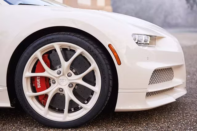 Siêu phẩm Bugatti Chiron độc nhất vô nhị trao tay đại gia bất động sản sau 3 năm hoàn thiện