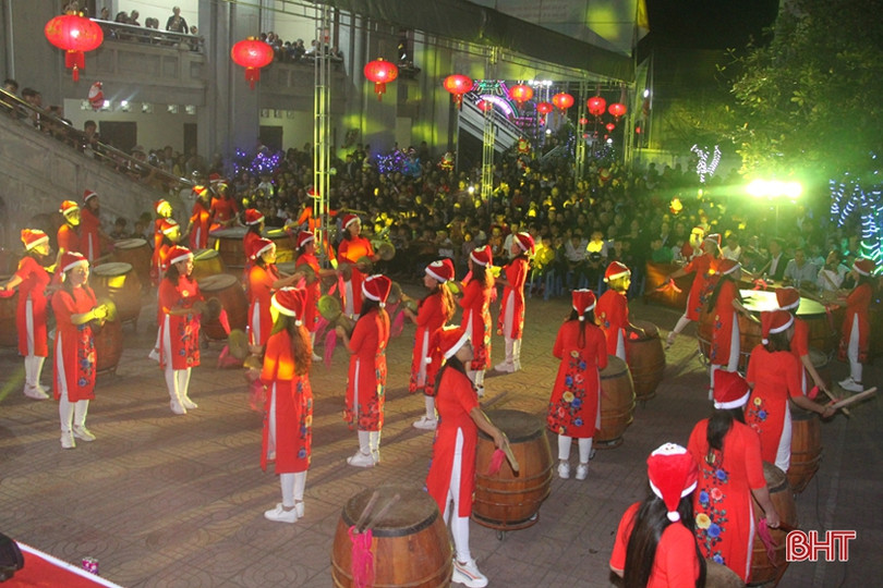 Đêm Giáng sinh rực rỡ, an lành trên khắp miền quê Hà Tĩnh