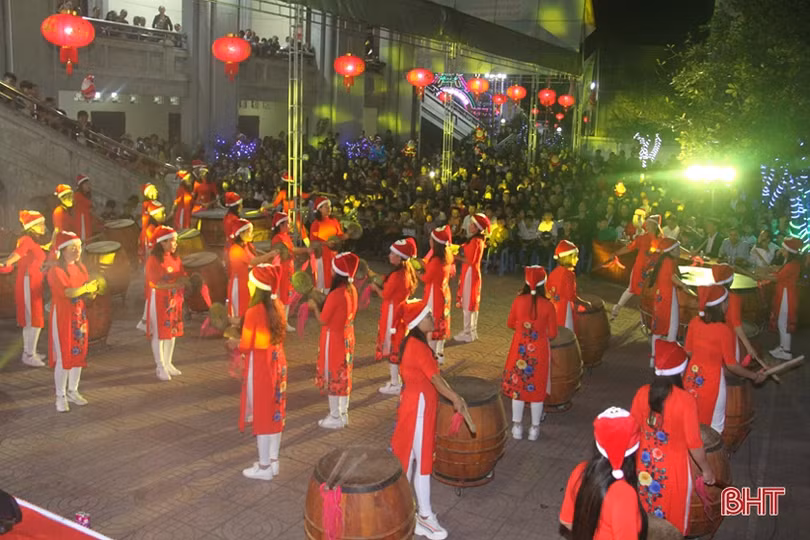 Đêm Giáng sinh rực rỡ, an lành trên khắp miền quê Hà Tĩnh