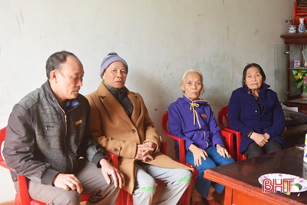 “Sao ông trời bất công, bắt cả chồng và con tôi cùng chịu bệnh hiểm nghèo”