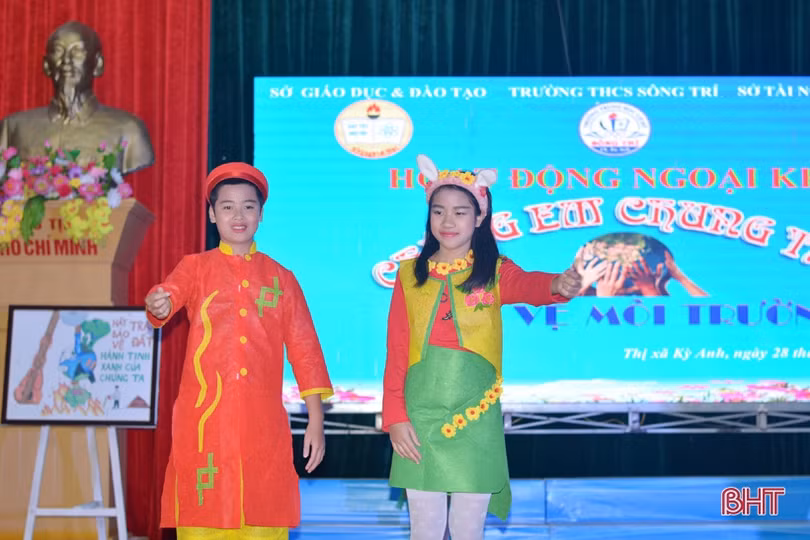 Học sinh TX Kỳ Anh sinh hoạt ngoại khóa “Chung tay bảo vệ môi trường”