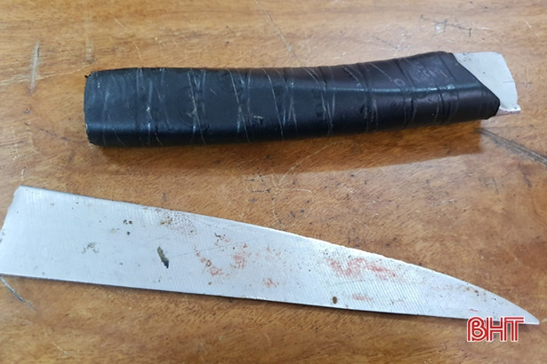 Khởi tố, bắt giam đối tượng dùng dao đâm người cùng làng thủng ngực