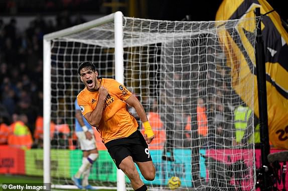 Man City thua ngược Wolverhampton sau khi dẫn 2 bàn