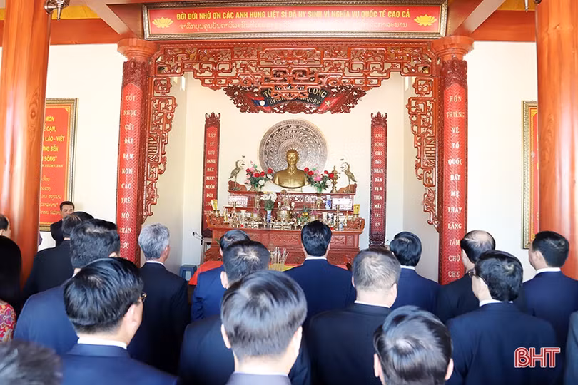 Tỉnh Hà Tĩnh được trao tặng Huân chương Lao động hạng Ba của Chủ tịch nước CHDCND Lào