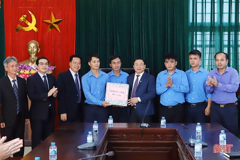 Tỉnh Hà Tĩnh được trao tặng Huân chương Lao động hạng Ba của Chủ tịch nước CHDCND Lào