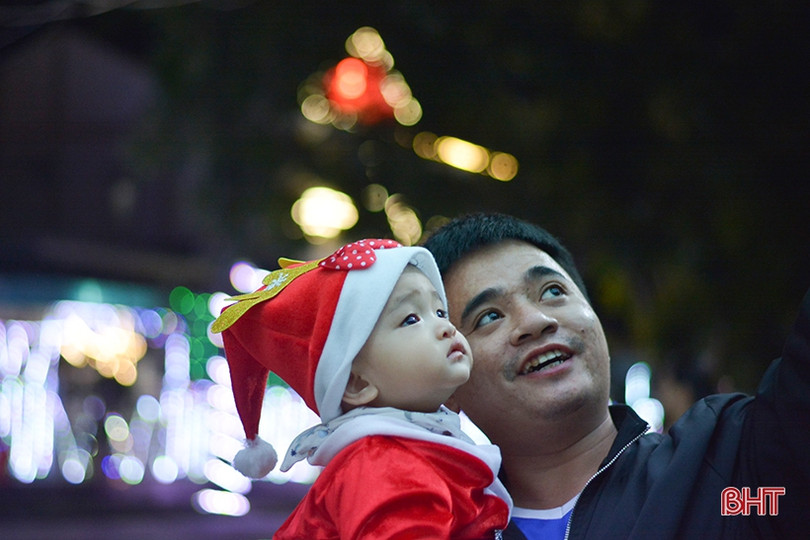 Đêm Giáng sinh rực rỡ, an lành trên khắp miền quê Hà Tĩnh