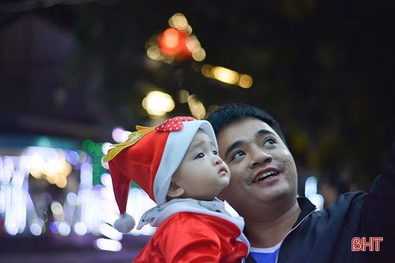 Đêm Giáng sinh rực rỡ, an lành trên khắp miền quê Hà Tĩnh