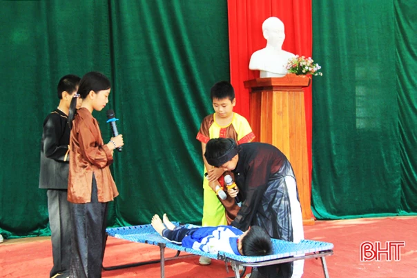 Hơn 900 học sinh Nghi Xuân “nói không” với vũ khí, pháo nổ