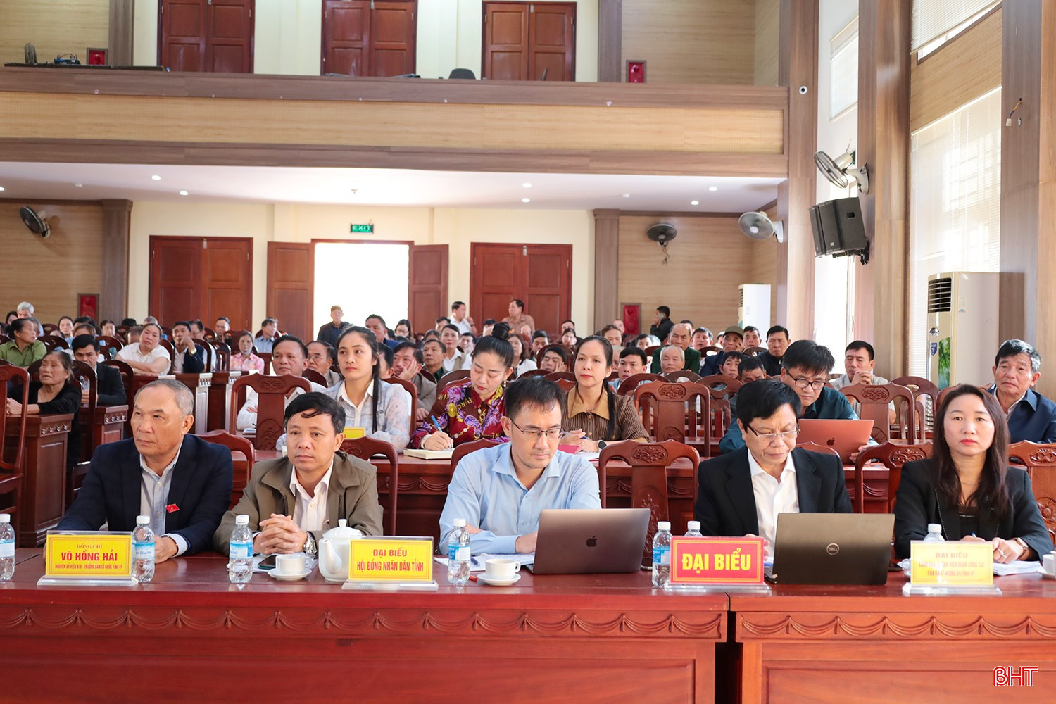 Đại biểu tham dự hội nghị tiếp xúc tại xã Tiên Điền.