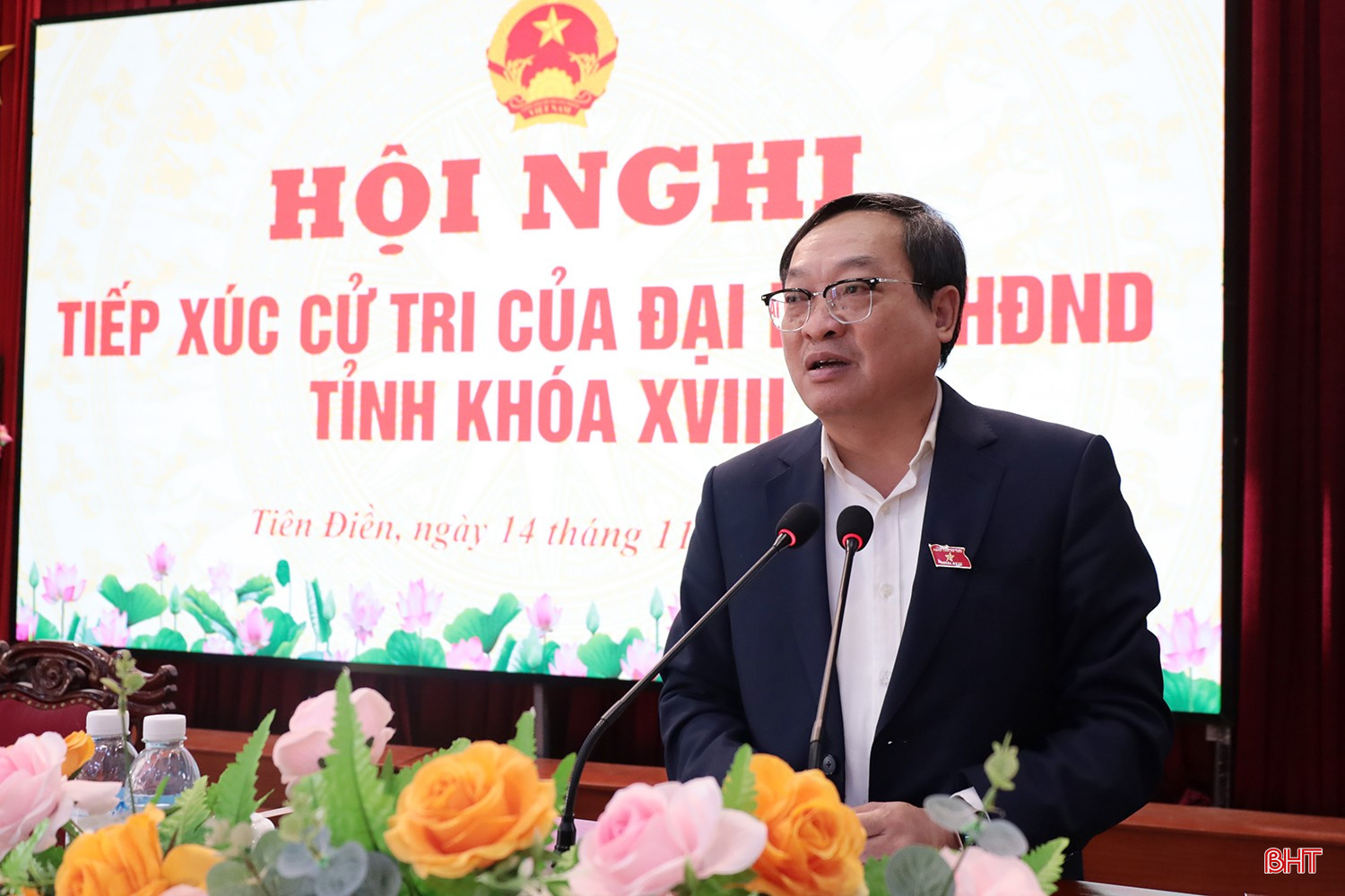 Phó Giám đốc Sở Tài chính Đặng Trần Phong tiếp thu ý kiến, kiến nghị của cử tri và giải trình, làm rõ một số vấn đề.