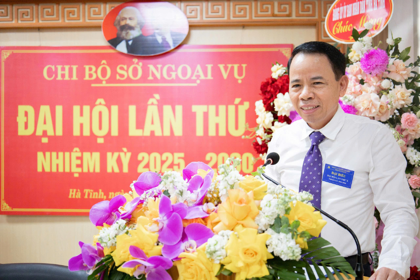 Đồng chí Lê Minh Đạo, Trưởng Ban tổ chức Đảng ủy UBND tỉnh, Giám đốc Sở Nội vụ phát biểu chỉ đạo Đại hội. snvdone9.png