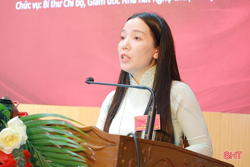 Đồng chí Nguyễn Thị Cẩm - Bí thư Chi bộ, Giám đốc Nhà hát nghệ thuật truyền thống tham luận tại đại hội. bqbht_br_so-van-hoa-tham-luan.jpg
