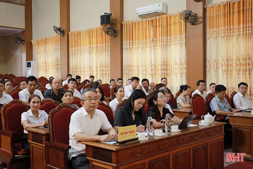 Đại biểu tham dự kỳ họp thử nghiệm. bqbht_br_dai-bieu-ben-anh-trong.jpg