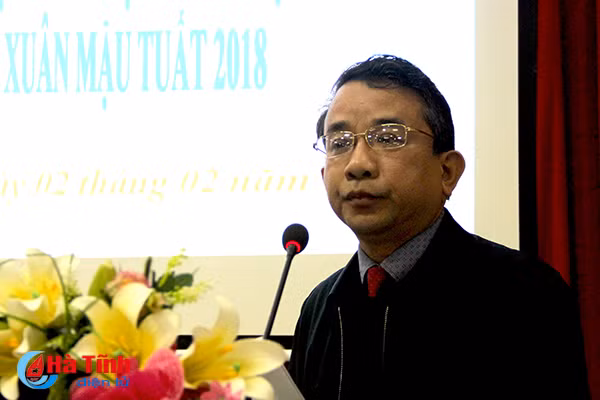 tp ha tinh gap mat can bo lanh dao tinh thanh pho cac thoi ky