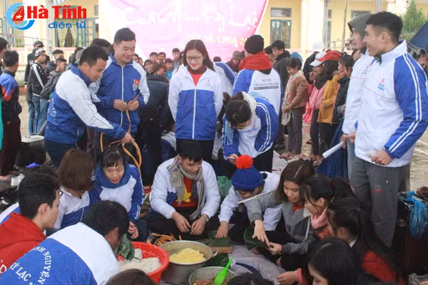 xuan am ky lac goi hon 300 chiec banh chung tang hoc sinh