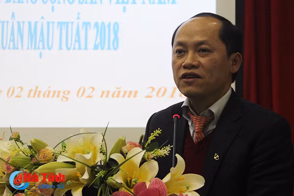 tp ha tinh gap mat can bo lanh dao tinh thanh pho cac thoi ky