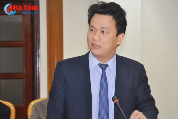 can bo van phong ubnd tinh phai tan tuy tham muu thuc hien tot cac nhiem vu