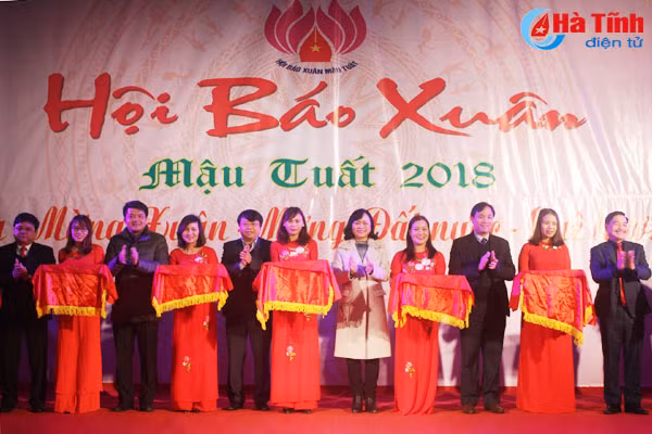 ha tinh khai hoi bao xuan mau tuat 2018