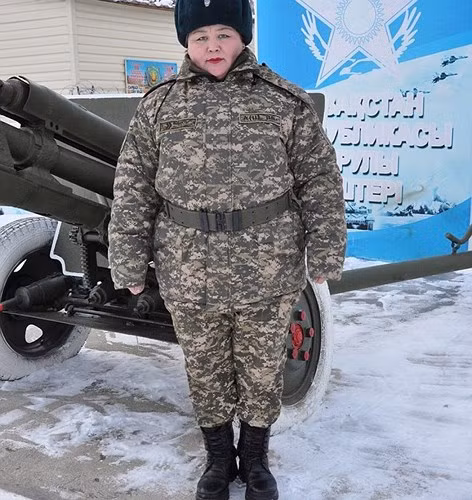 anh ve dep khong lan vao dau cua cac nu quan nhan kazakhstan