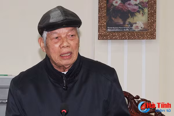 tp ha tinh gap mat can bo lanh dao tinh thanh pho cac thoi ky