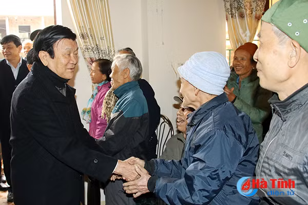nguyen chu tich nuoc truong tan sang chuc tet dang bo nhan dan ha tinh